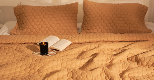 A Detailed Guide To Select A Comforter For Your Bedroom