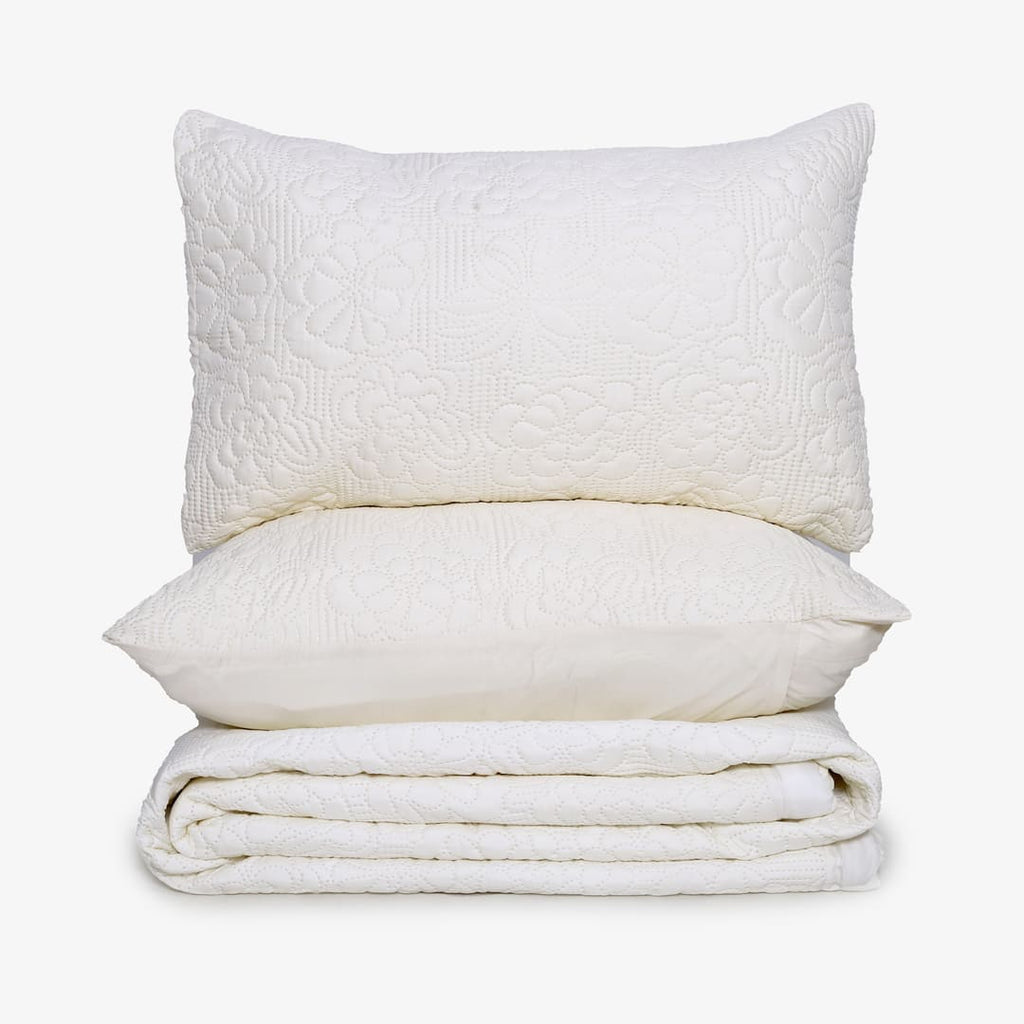 Zarf California King Size AC Comforters With 2 Pillow Cases & 2 Cushion Covers - Pearl