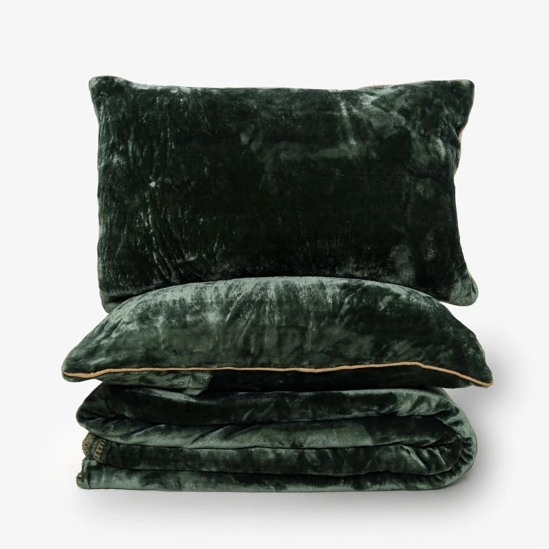Zarf All-Season Premium AC Blanket With Two Pillow Covers & Two Cushion Covers - Greener pastures