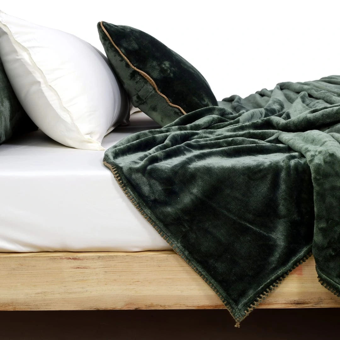 Zarf All-Season Premium AC Blanket With Two Pillow Covers & Two Cushion Covers - Greener pastures