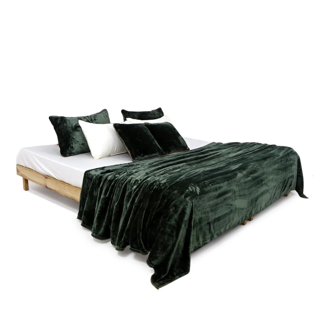 Zarf All-Season Premium AC Blanket With Two Pillow Covers & Two Cushion Covers - Greener pastures
