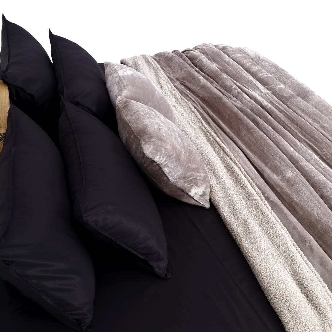 Zarf Reversible Quilt For Single Size Bed With 2 Cushion Covers - Chrome