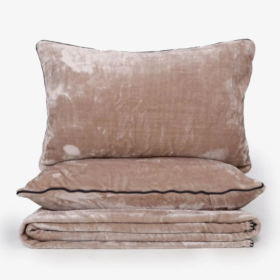 Zarf All-Season Premium AC Blanket With Two Cushion Covers - Ecru