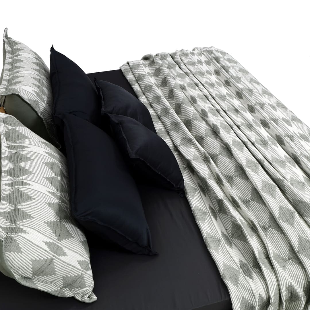 Zarf Plush Cotton AC Comforter For Single Size Bed With 2 Pillow Cases - Lunar Dust