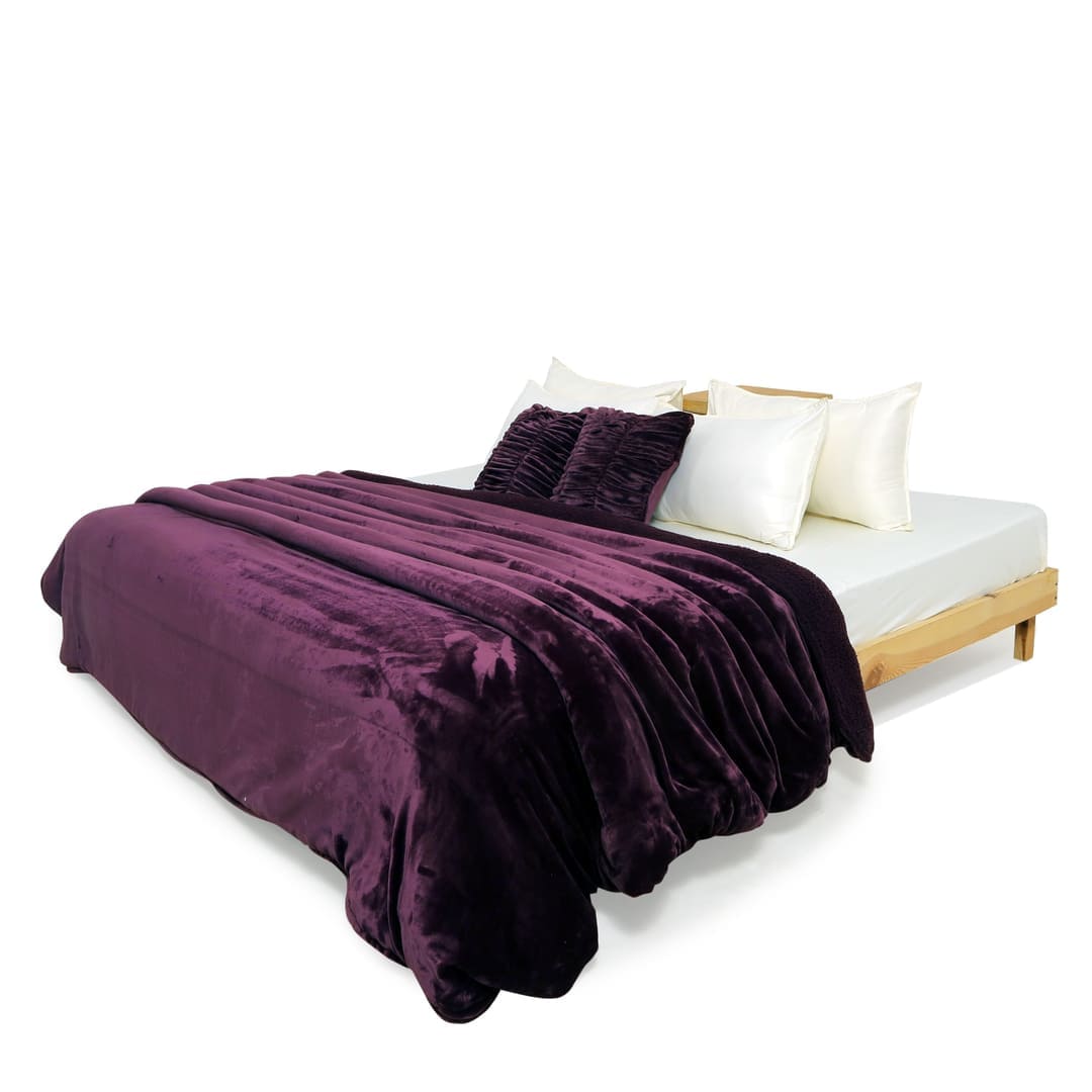 Zarf California King Size Reversible Quilt With 2 Cushion Covers - Merlot