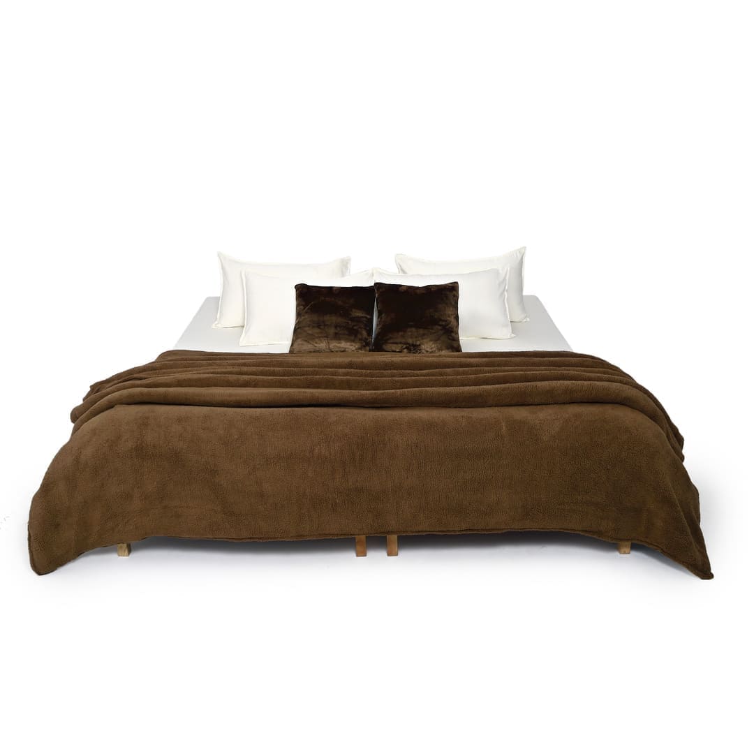 Zarf California King Size Reversible Quilt With 2 Cushion Covers - Cedar
