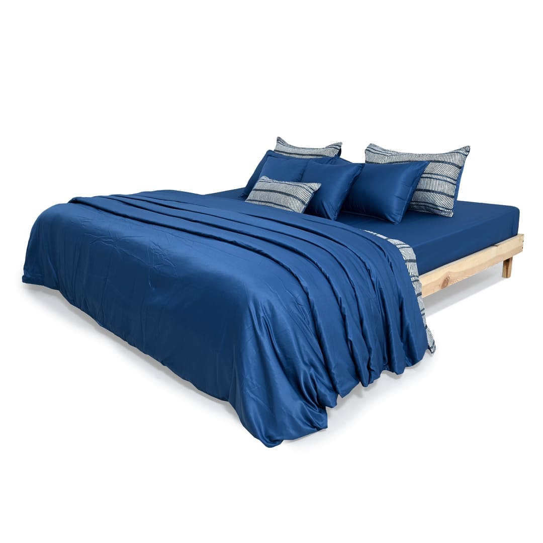 Zarf AC Comforter With 2 Pillow Cases and 1 Breakfast Pillow For Single Size Bed- Reef