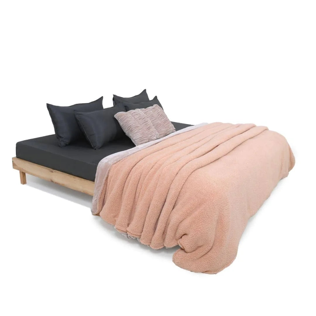 Zarf California King Size Reversible Quilt With 2 Cushion Covers - Peony