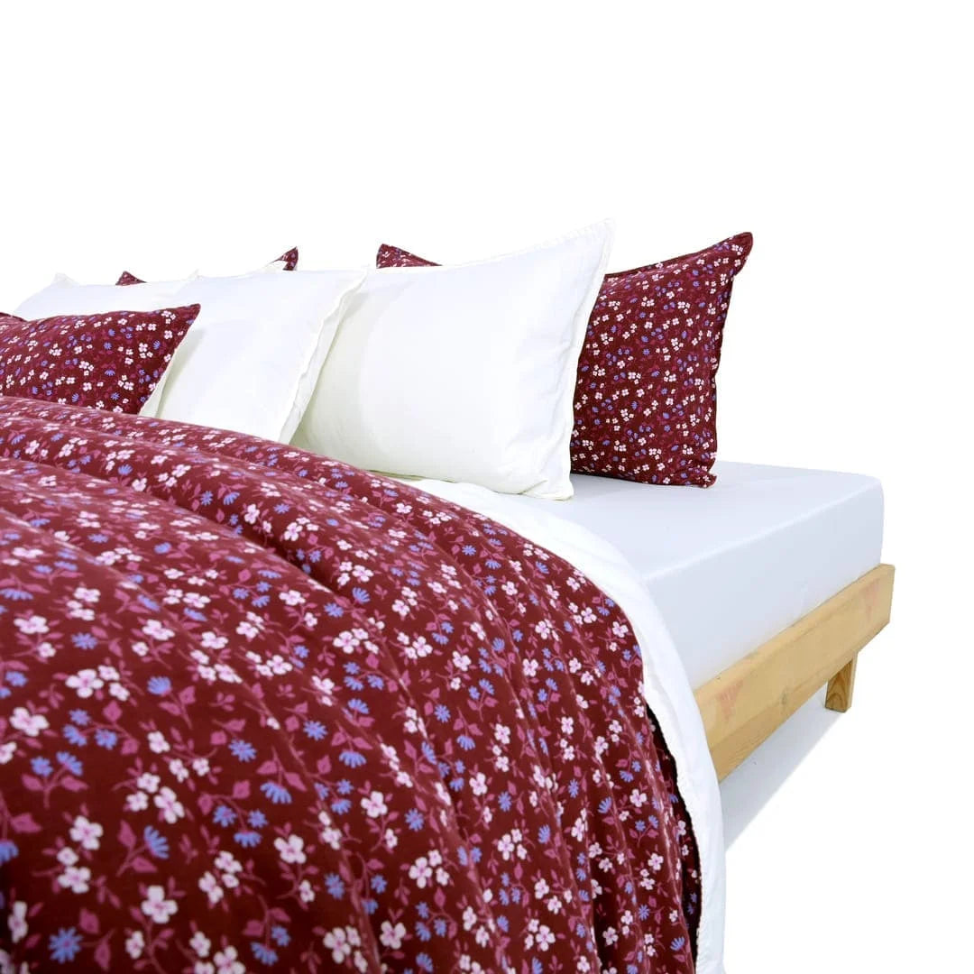 Linen Blend AC Comforter With 2 Pillow Cases and 1 Breakfast Pillow - Scarlet