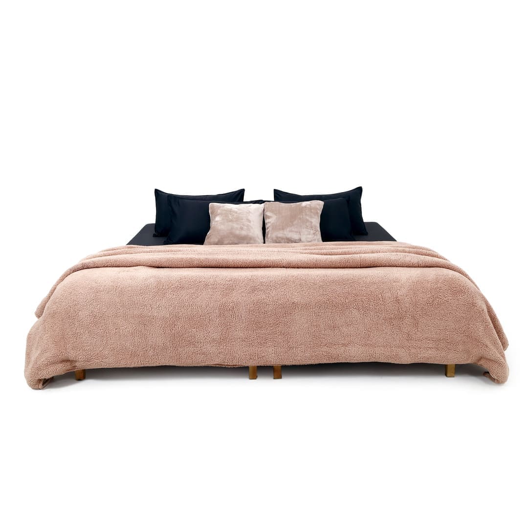 Zarf California King Size Reversible Quilt With 2 Cushion Covers - Peony