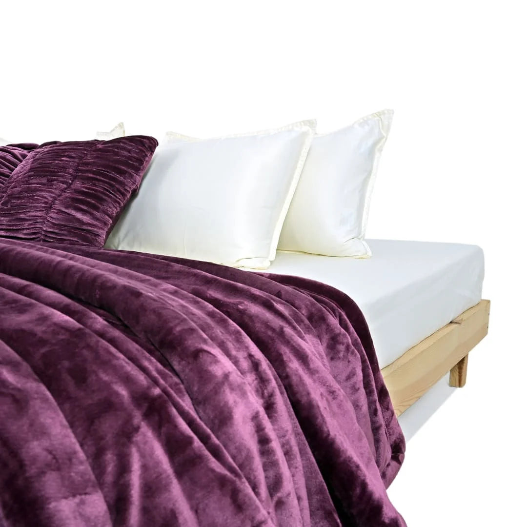 Zarf Ultra-Warm Luxury Winter Blanket With Two Cushion Covers - Amethyst