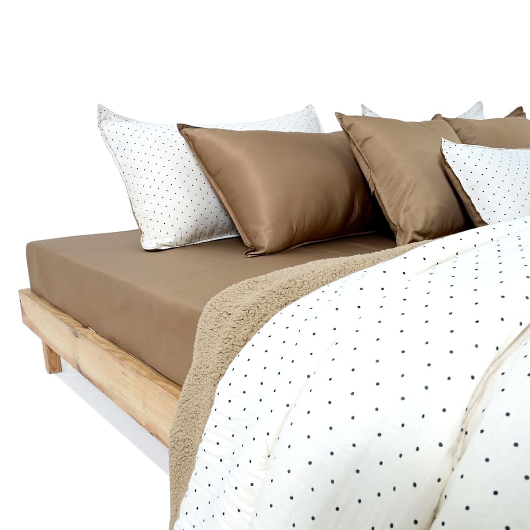 Zarf California King Size Reversible Quilt  With 2 pillowcases and 1 Breakfast Cushion cover - Dottie