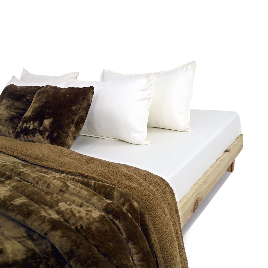 Zarf California King Size Reversible Quilt With 2 Cushion Covers - Cedar