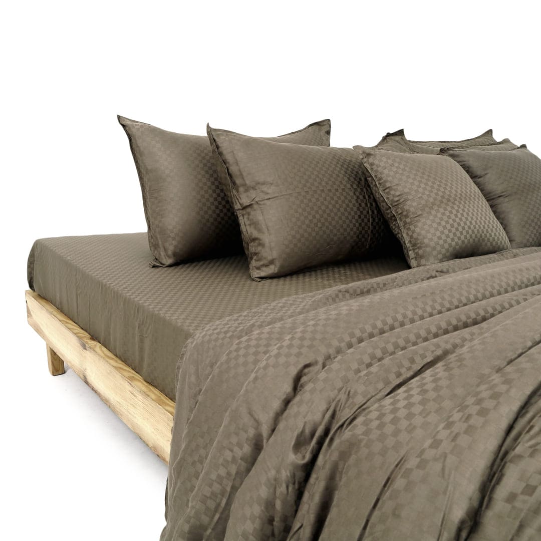 Zeries Egyptian Cotton Jacquard Bedsheets With 2 Pillow Cases & 2 Cushion Covers - Chestnut
