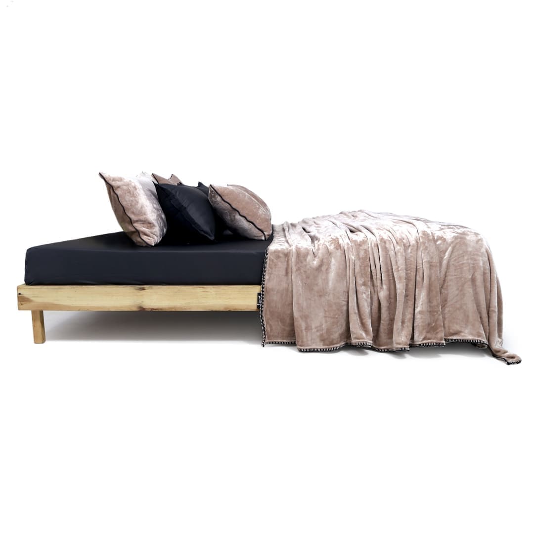 Zarf All-Season Premium AC Blanket With Two Cushion Covers - Ecru