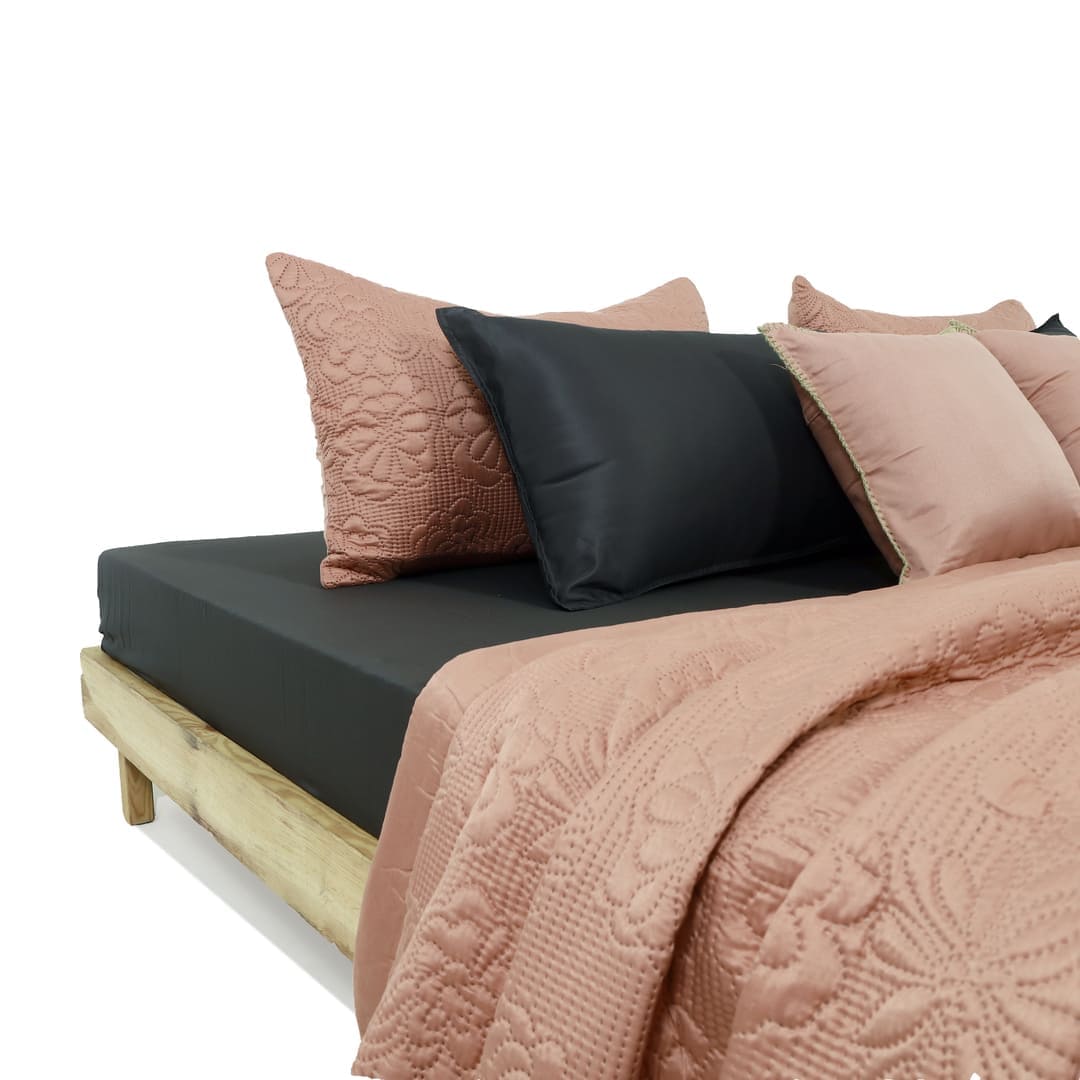 Zarf California King Size AC Comforter With 2 Pillow Cases & 2 Cushion Covers - Blush