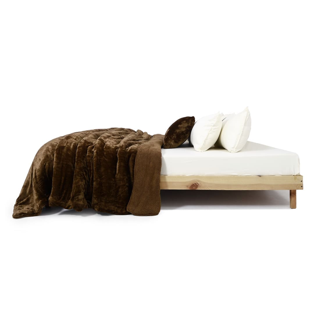 Zarf California King Size Reversible Quilt With 2 Cushion Covers - Cedar