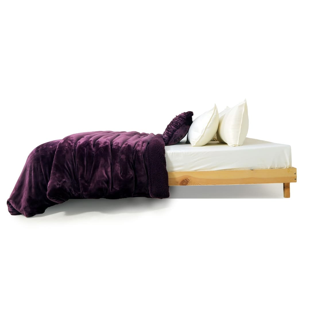 Zarf California King Size Reversible Quilt With 2 Cushion Covers - Merlot