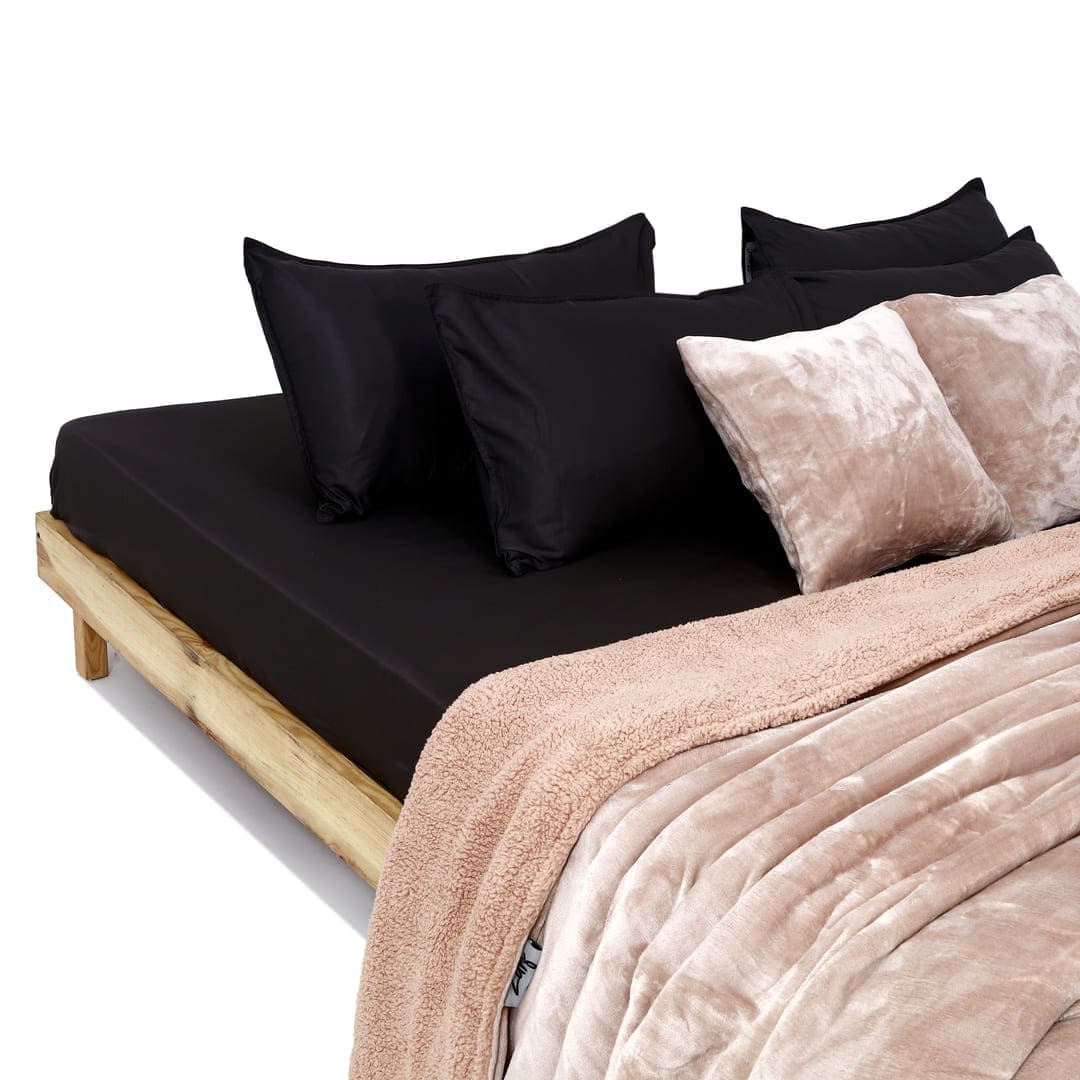 Zarf California King Size Reversible Quilt With 2 Cushion Covers - Peony