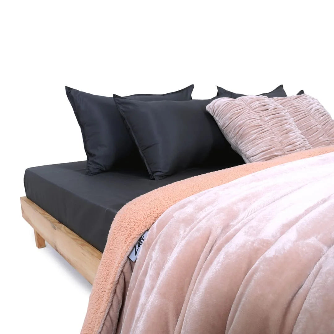 Zarf California King Size Reversible Quilt With 2 Cushion Covers - Peony