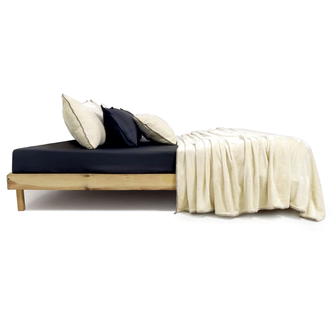 Zarf All-Season Premium AC Blanket With Two Cushion Covers - Daisy