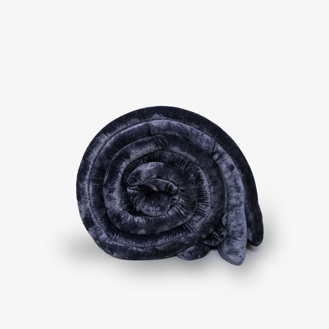 Zarf Ultra-Warm Luxury Winter Blanket With Two Cushion Covers - Ebony