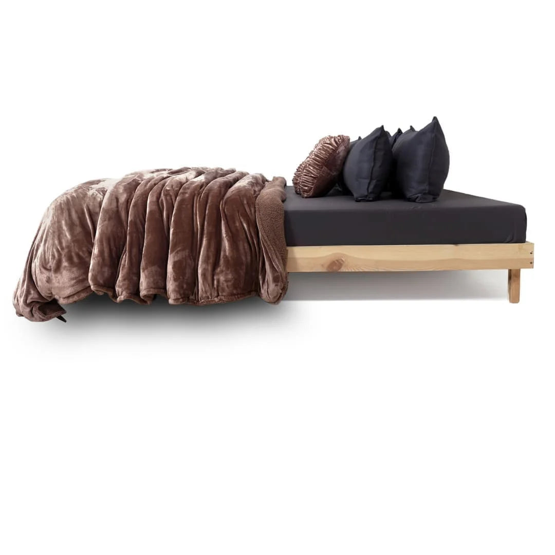 Zarf California King Size Reversible Quilt With 2 Cushion Covers - Cedar