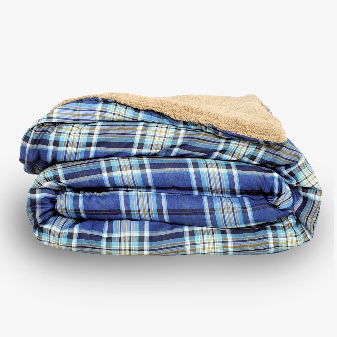 Zarf California King Size Reversible Quilt  With 2 pillowcases and 1 Breakfast Cushion cover - Calder