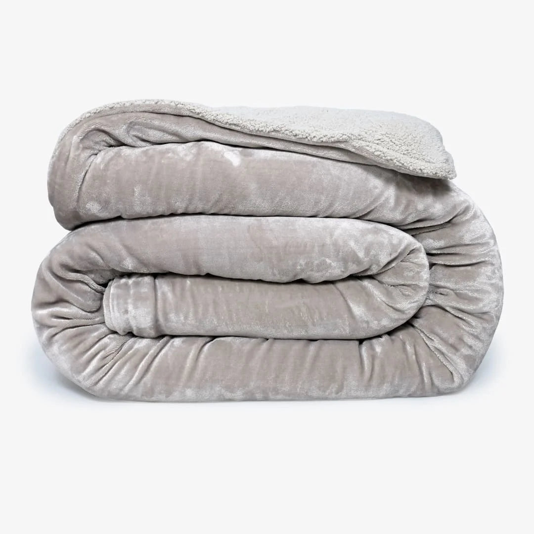 Zarf California King Size Reversible Quilt With 2 Cushion Covers - Chrome