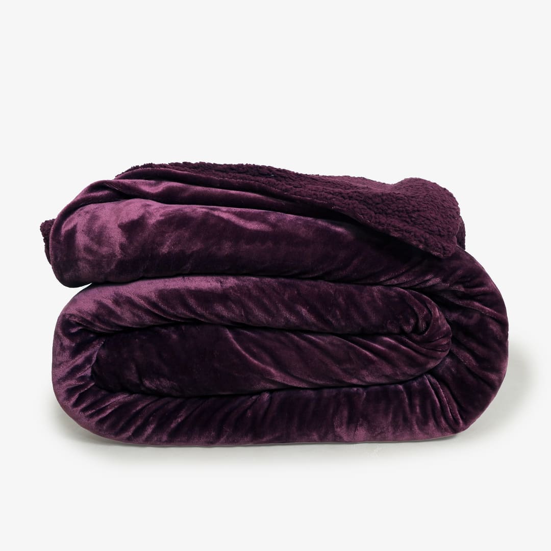 Zarf California King Size Reversible Quilt With 2 Cushion Covers - Merlot