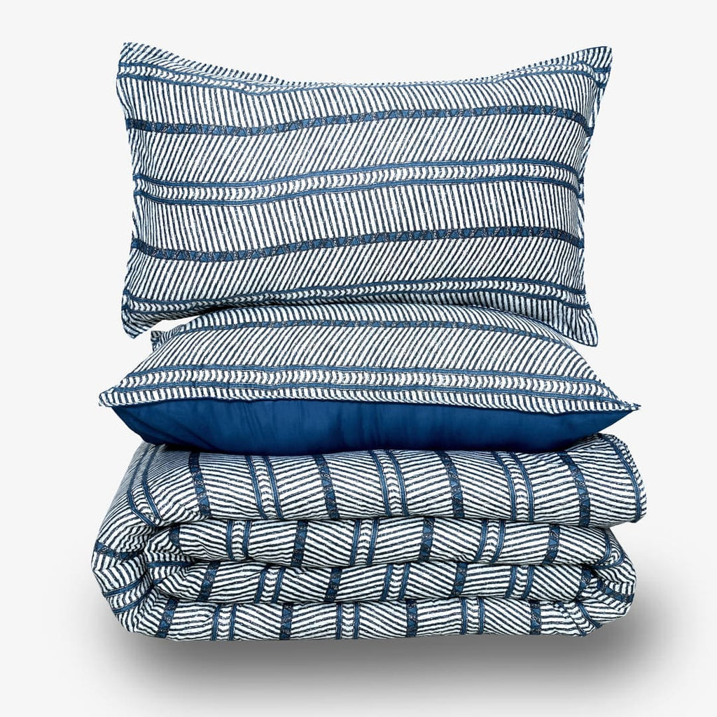 Zarf AC Comforter With 2 Pillow Cases and 1 Breakfast Pillow - Reef