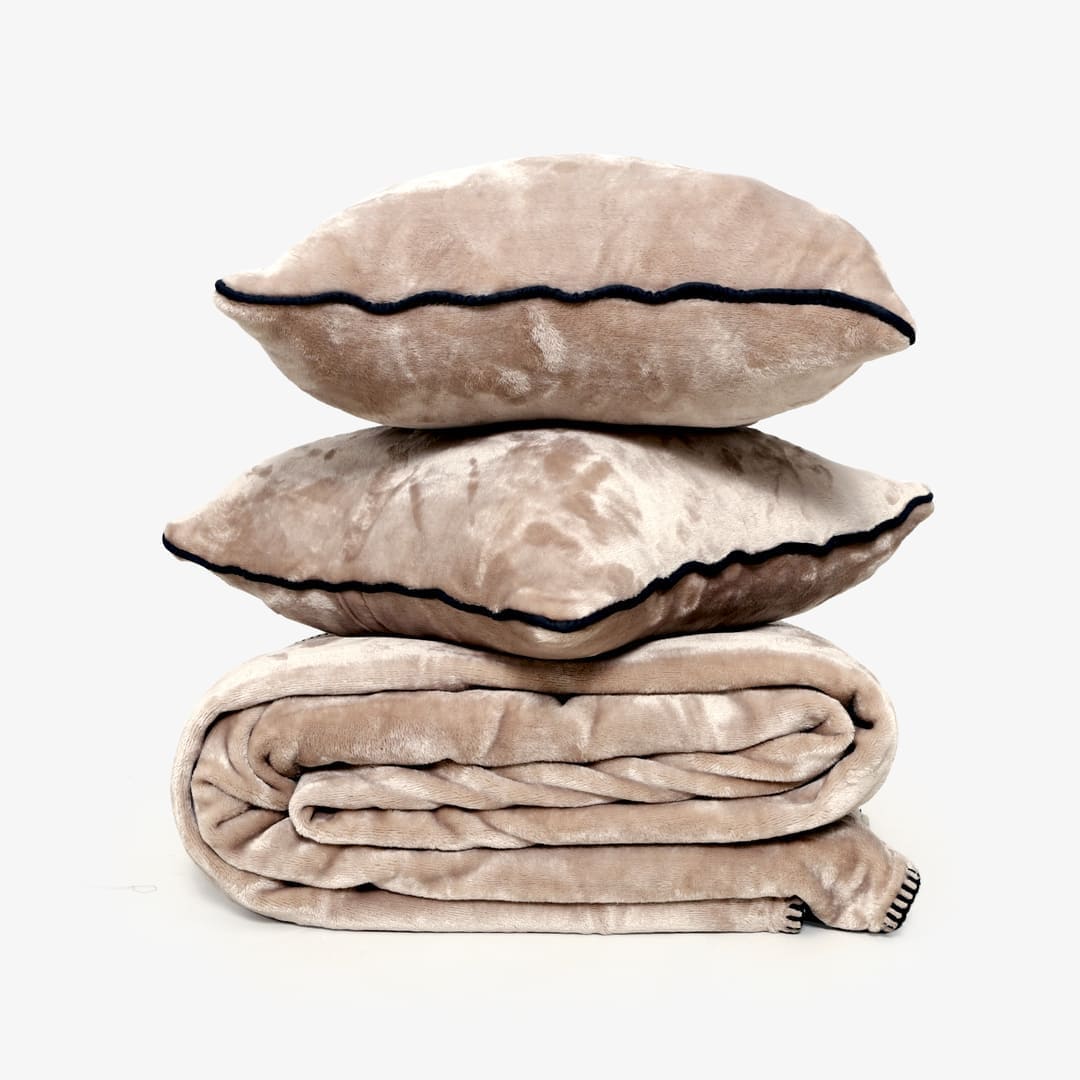 Zarf All-Season Premium AC Blanket With Two Cushion Covers - Ecru