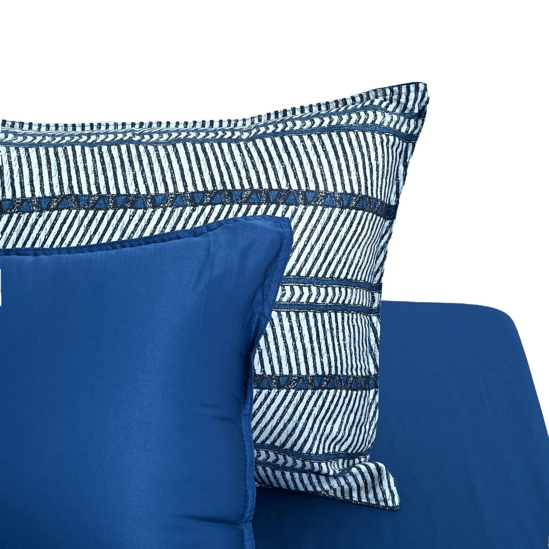 Zarf AC Comforter With 2 Pillow Cases and 1 Breakfast Pillow For Single Size Bed- Reef