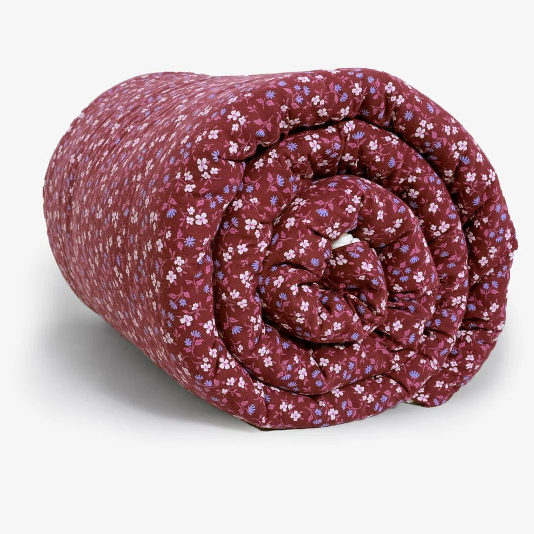 Linen Blend AC Comforter With 2 Pillow Cases and 1 Breakfast Pillow - Scarlet