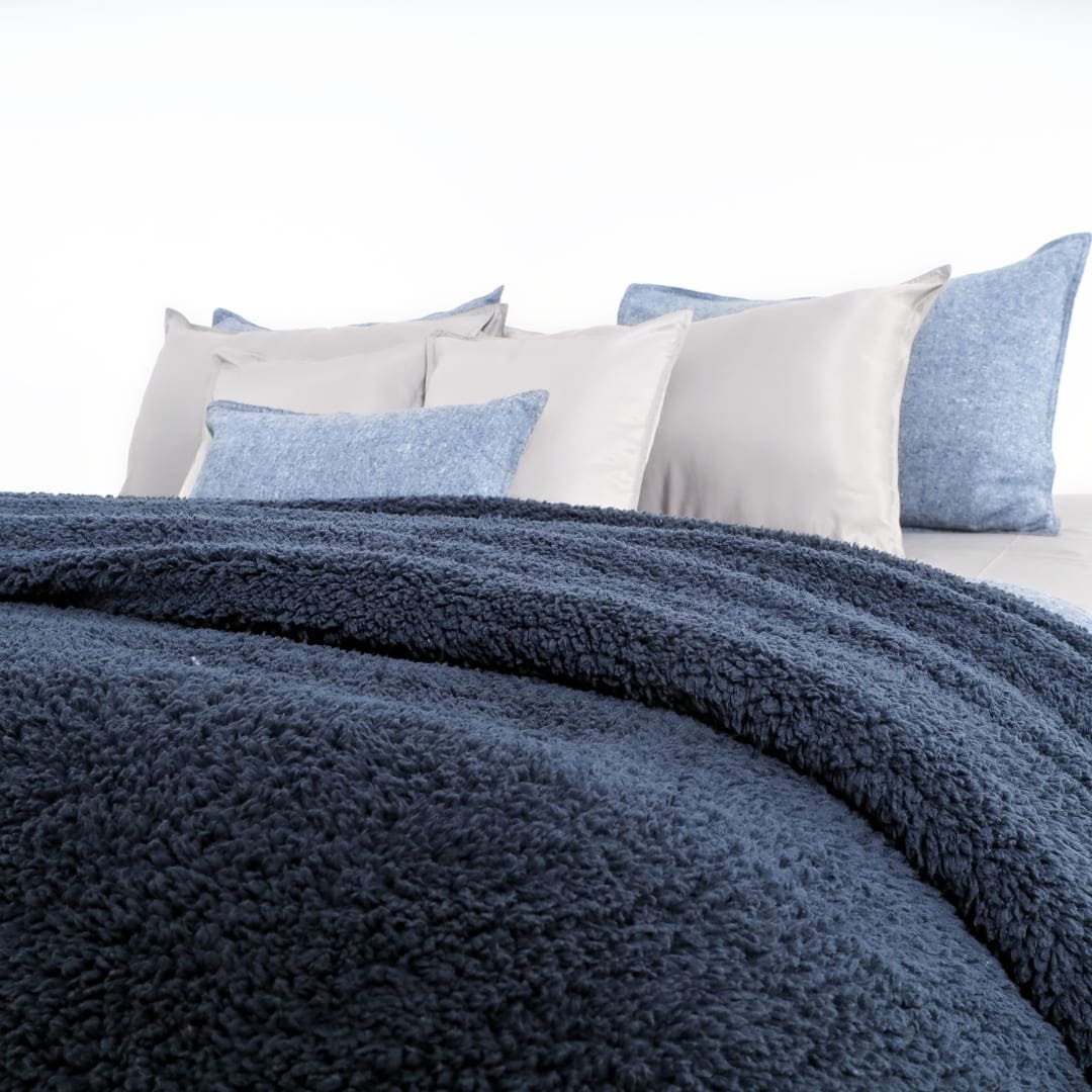 Zarf California King Size Reversible Quilt  With 2 pillowcases and 1 Breakfast Cushion cover - Harbour