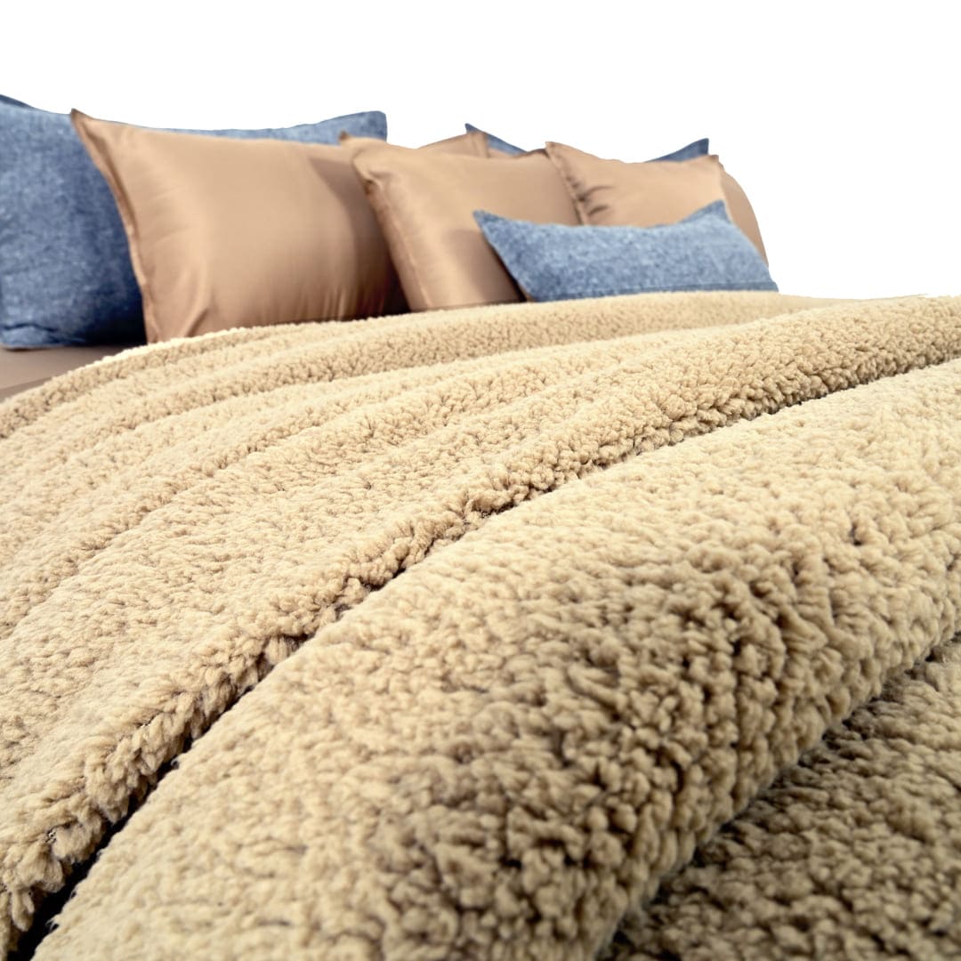 Zarf California King Size Reversible Quilt  With 2 pillowcases and 1 Breakfast Cushion cover - Fleck