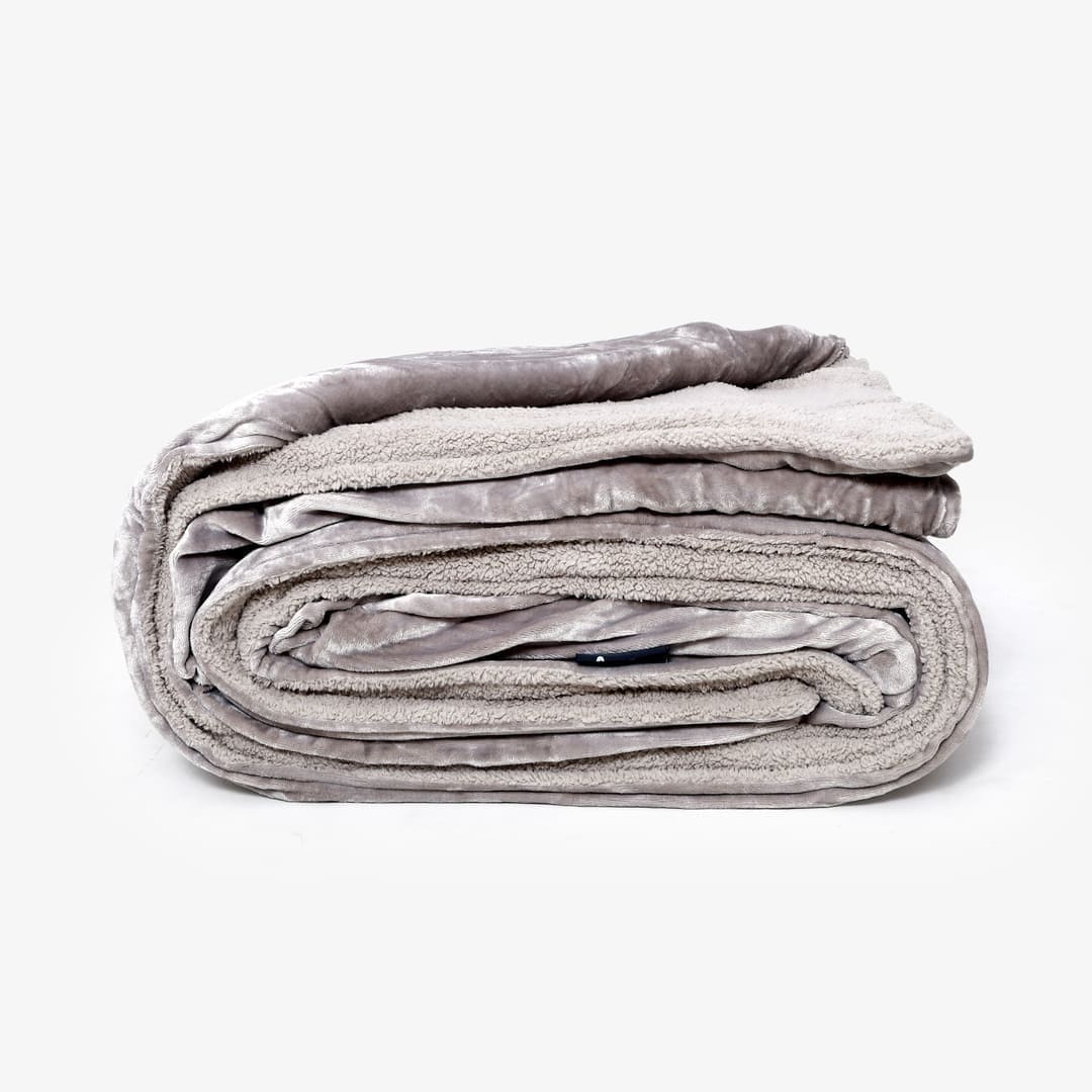 Zarf California King Size Reversible Quilt With 2 Cushion Covers - Chrome