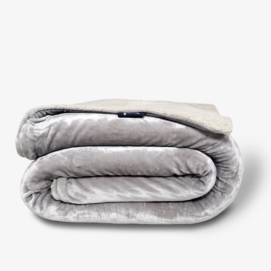 Zarf California King Size Reversible Quilt With 2 Cushion Covers - Chrome