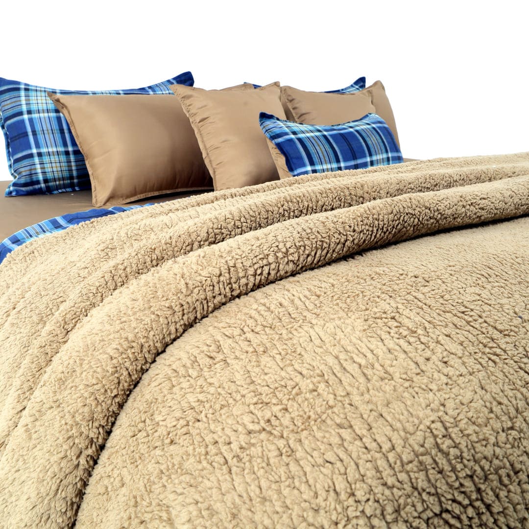 Zarf California King Size Reversible Quilt  With 2 pillowcases and 1 Breakfast Cushion cover - Calder