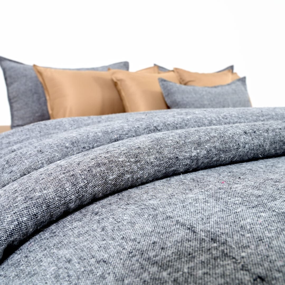 Zarf California King Size Reversible Quilt  With 2 pillowcases and 1 Breakfast Cushion cover - Fleck