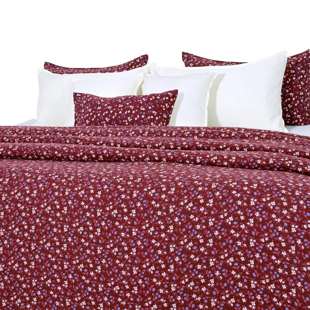 Linen Blend AC Comforter With 2 Pillow Cases and 1 Breakfast Pillow - Scarlet