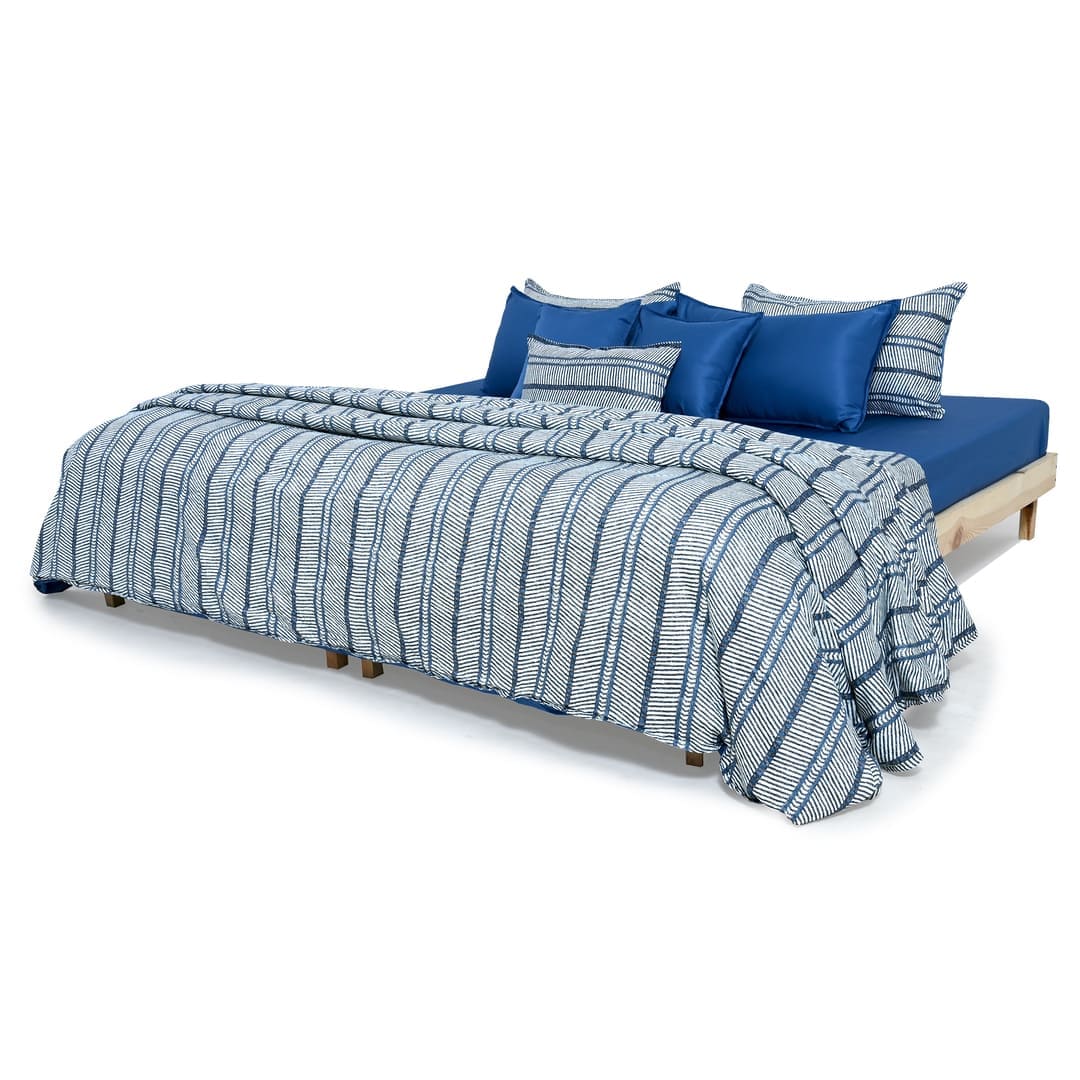 Zarf AC Comforter With 2 Pillow Cases and 1 Breakfast Pillow For Single Size Bed- Reef