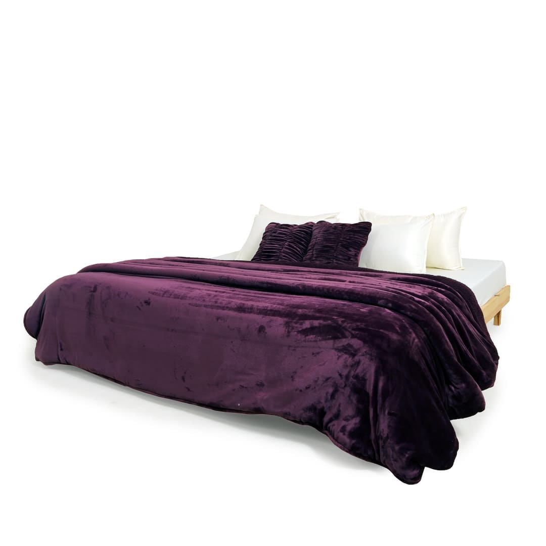 Zarf California King Size Reversible Quilt With 2 Cushion Covers - Merlot