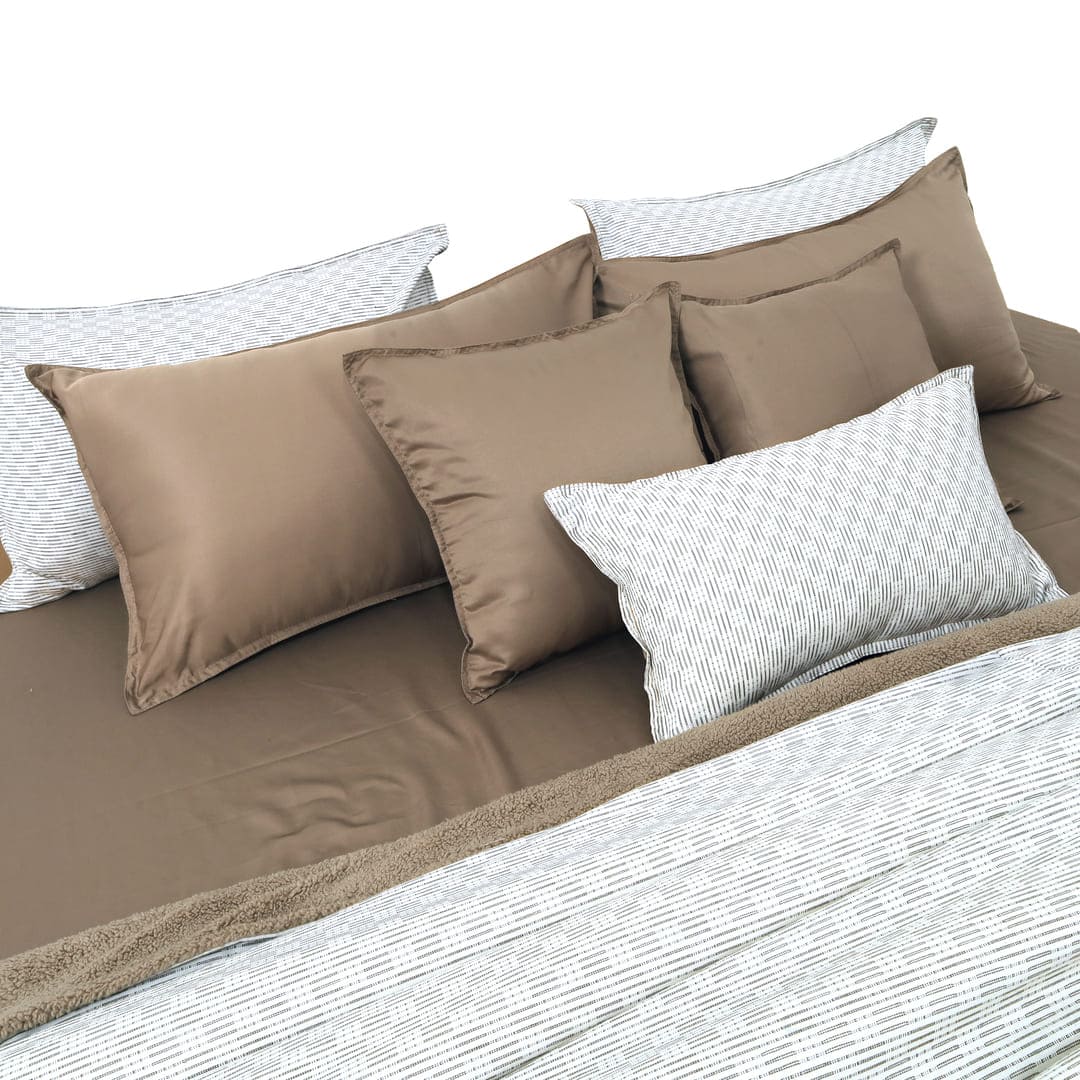 Zarf California King Size Reversible Quilt  With 2 pillowcases and 1 Breakfast Cushion cover (Limited edition) - Arctic