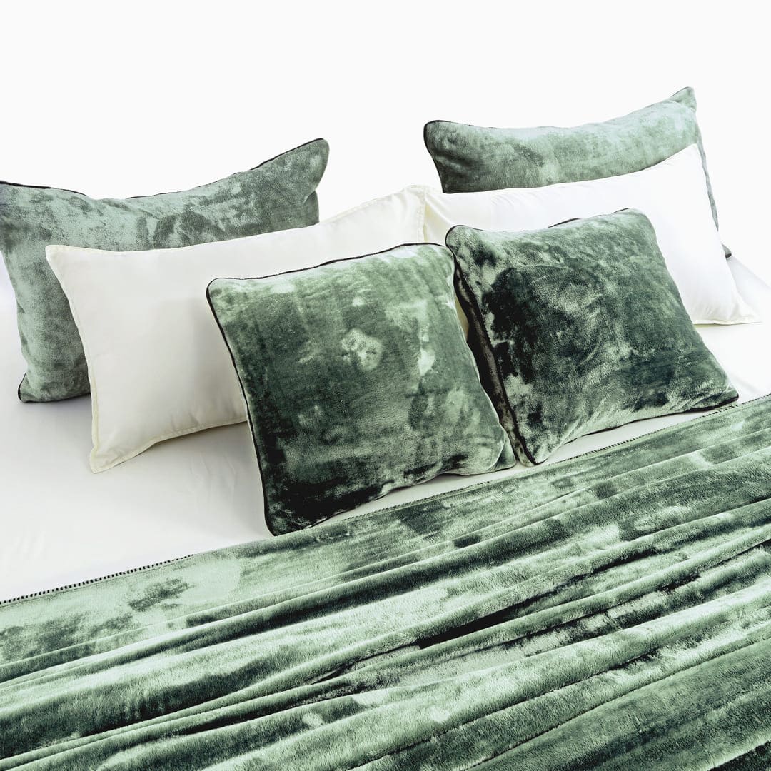 Zarf All-Season Premium AC Blanket With Two Cushion Covers - Eucalyptus