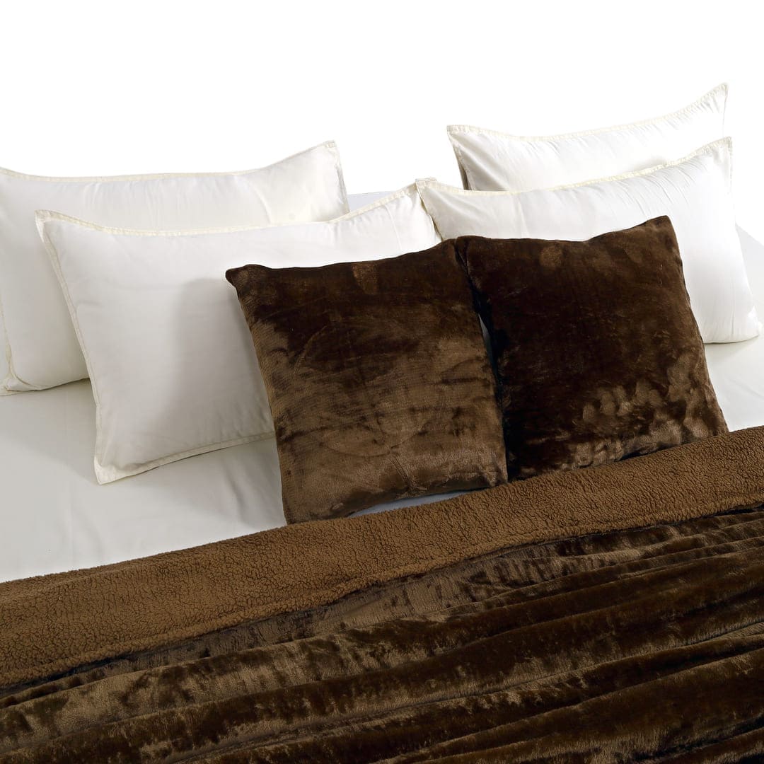 Zarf California King Size Reversible Quilt With 2 Cushion Covers - Cedar