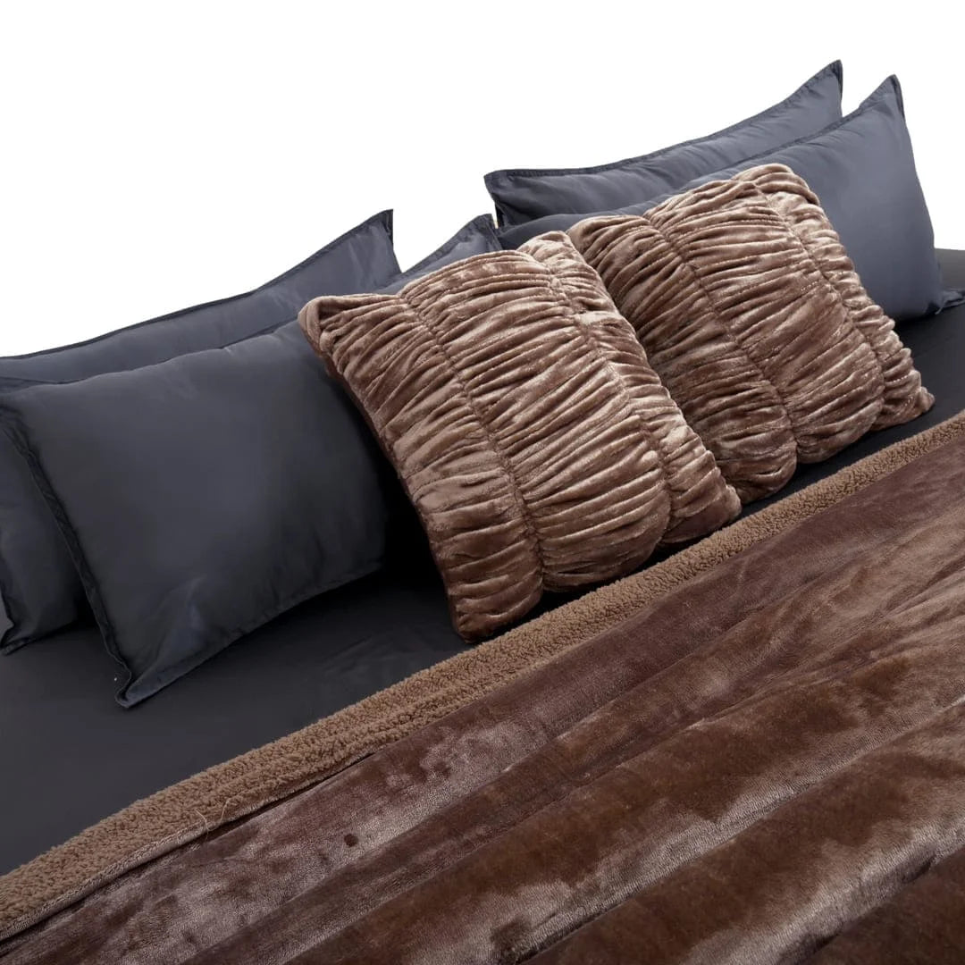 Zarf California King Size Reversible Quilt With 2 Cushion Covers - Cedar