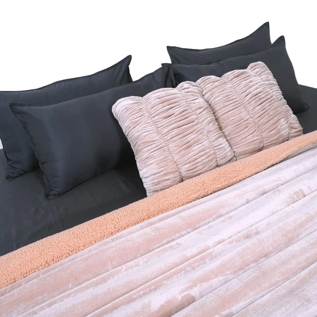 Zarf California King Size Reversible Quilt With 2 Cushion Covers - Peony