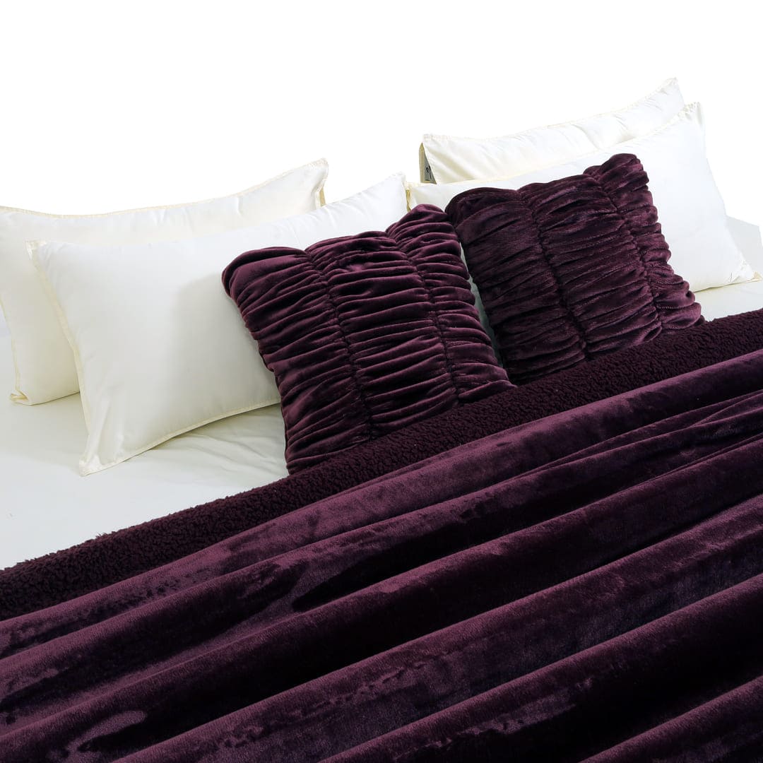 Zarf California King Size Reversible Quilt With 2 Cushion Covers - Merlot