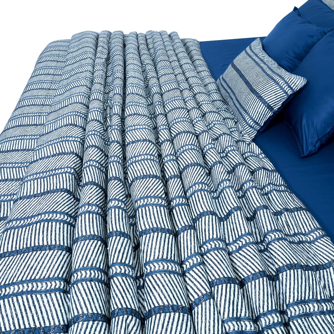 Zarf AC Comforter With 2 Pillow Cases and 1 Breakfast Pillow - Reef